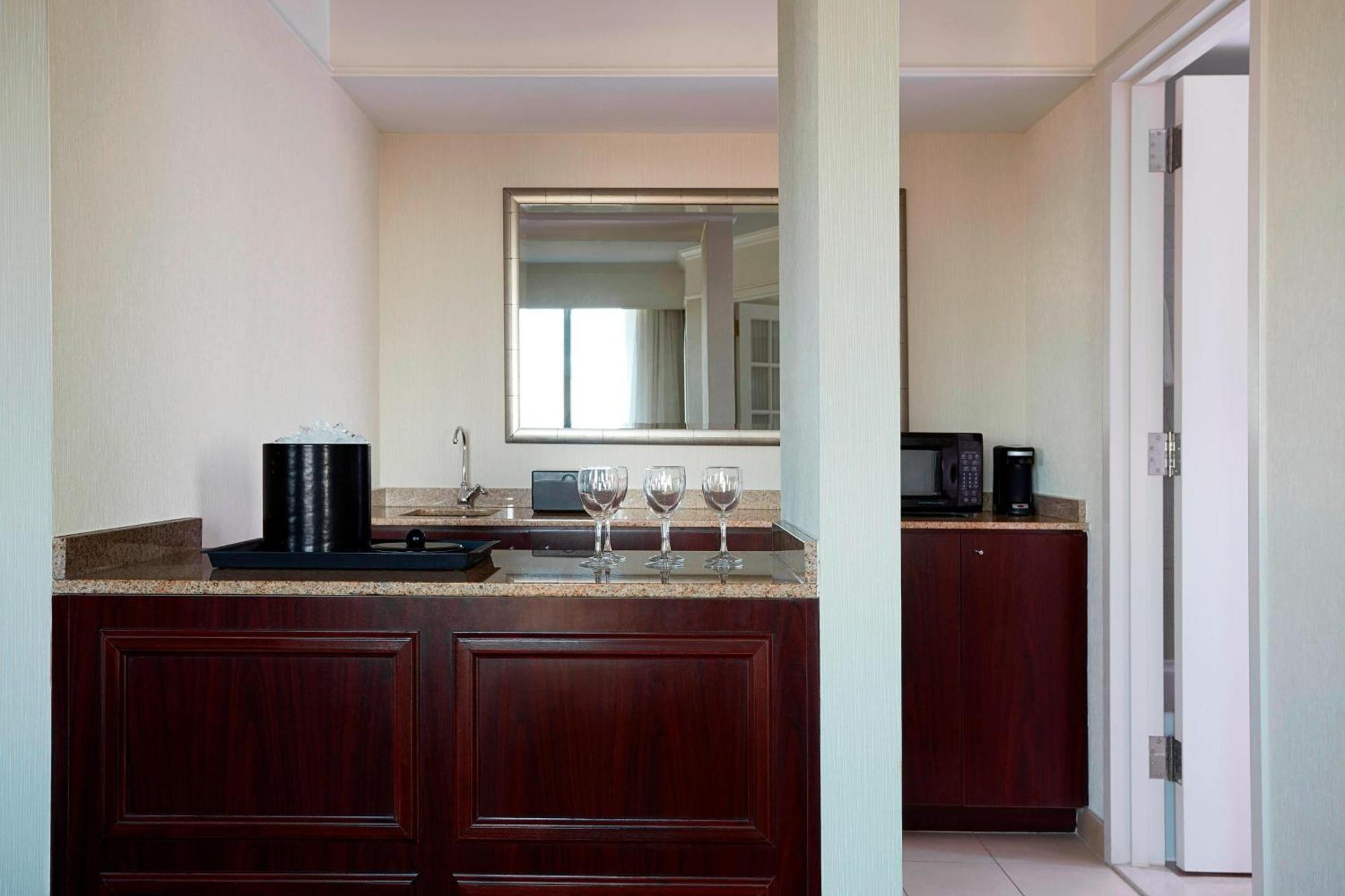 Washington Dulles Marriott Suites Herndon Buitenkant foto